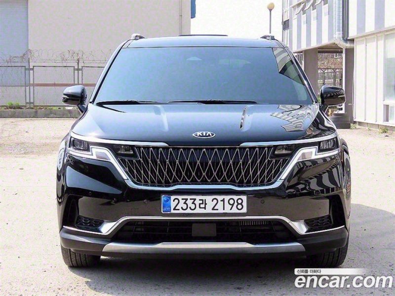 Kia Carnival 9-Seater Noblesse