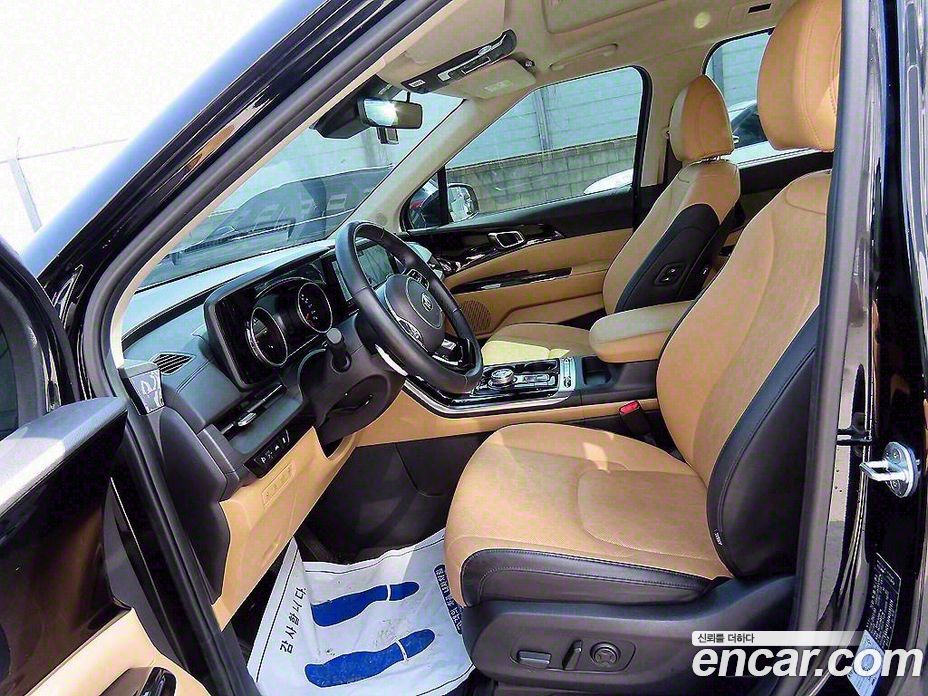 Kia Carnival 9-Seater Noblesse