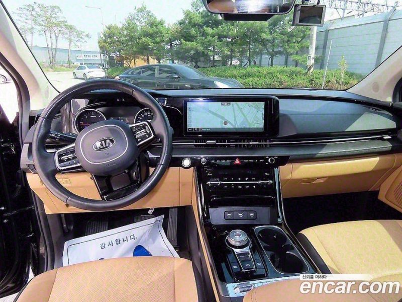 Kia Carnival 9-Seater Noblesse