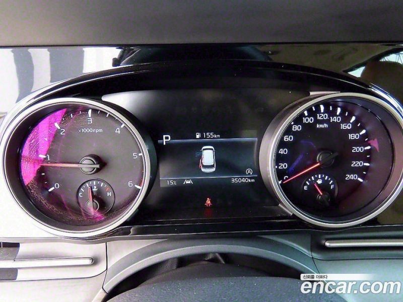 Kia Carnival 9-Seater Noblesse
