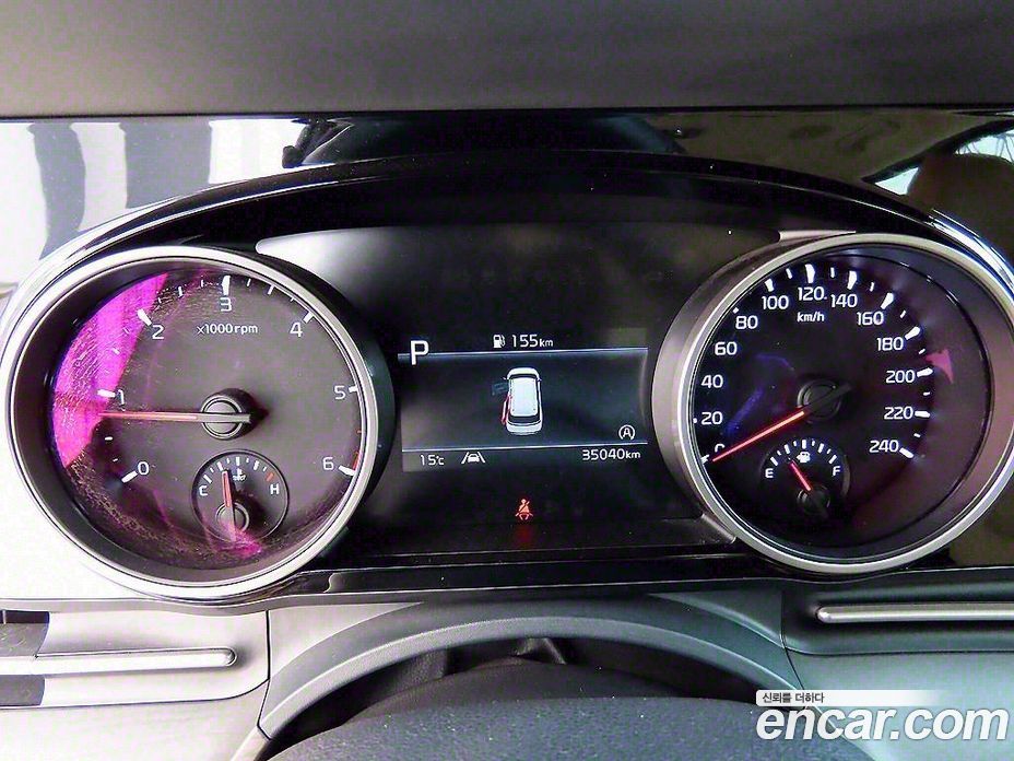 Kia Carnival 9-Seater Noblesse