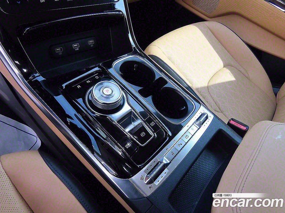 Kia Carnival 9-Seater Noblesse