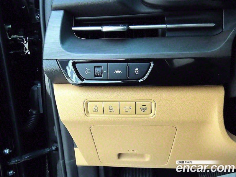 Kia Carnival 9-Seater Noblesse