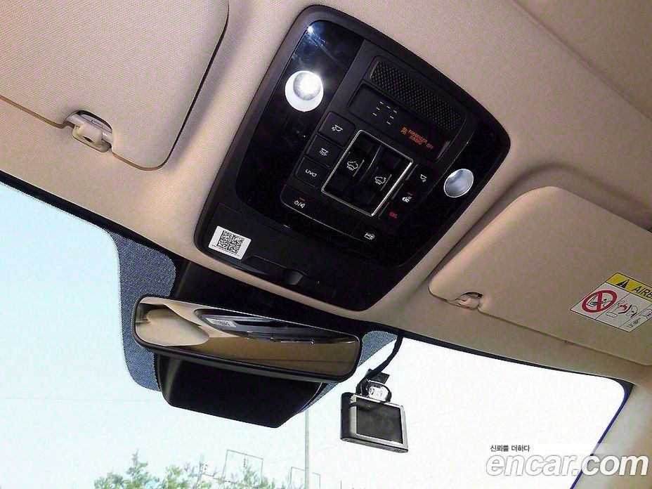 Kia Carnival 9-Seater Noblesse