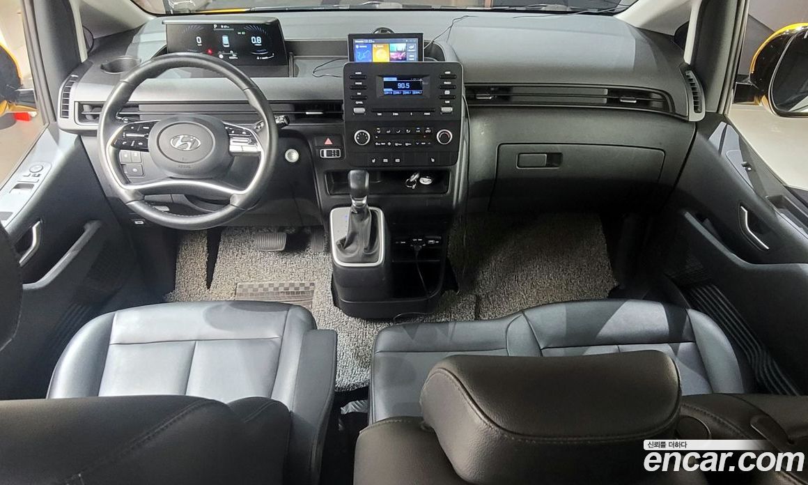 Hyundai Staria Tourer 9-Seater