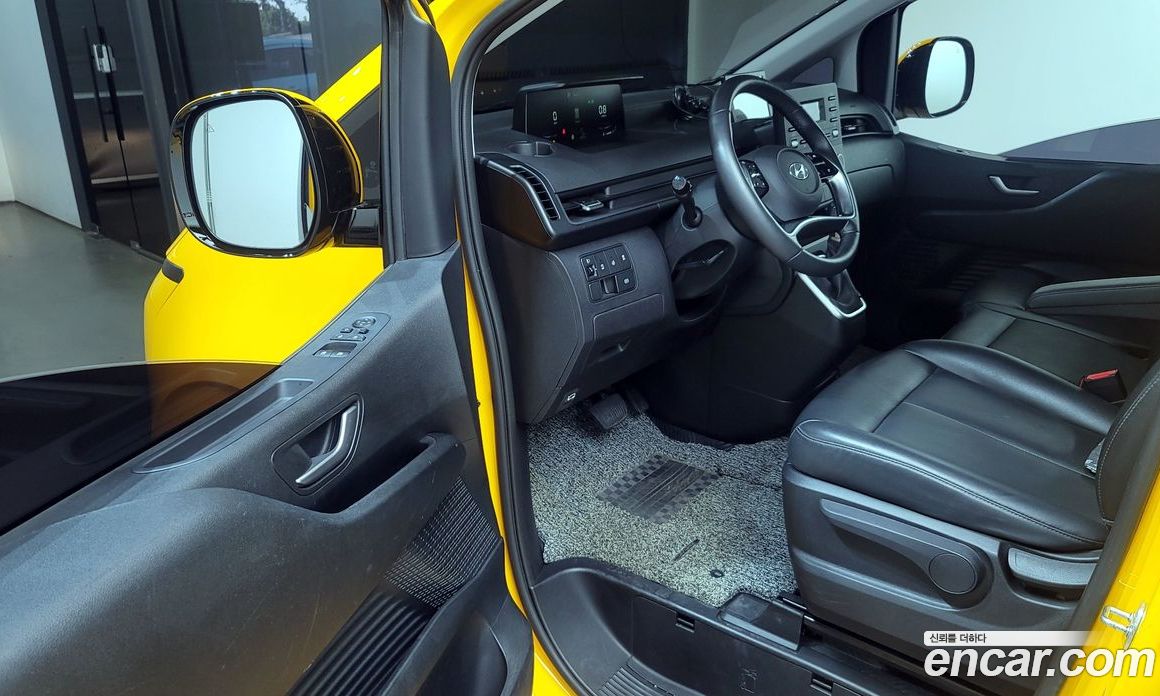 Hyundai Staria Tourer 9-Seater