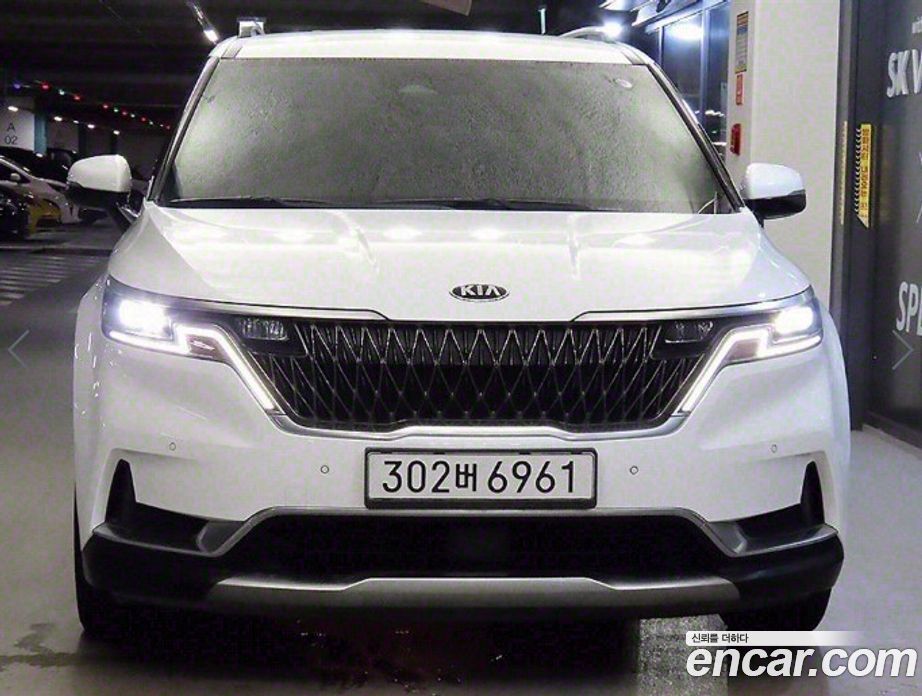 Kia Carnival 9-Seater Noblesse