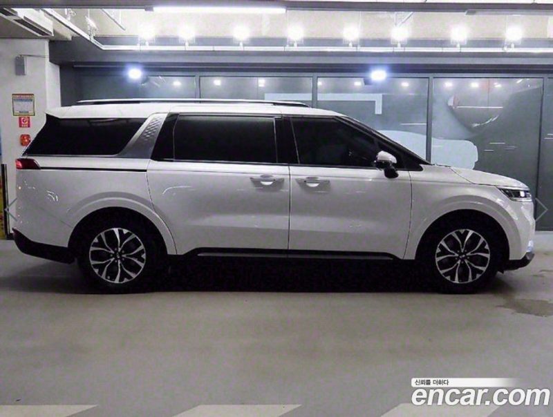 Kia Carnival 9-Seater Noblesse