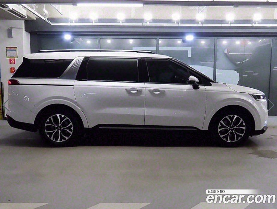 Kia Carnival 9-Seater Noblesse