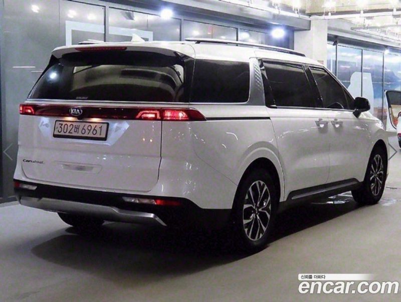 Kia Carnival 9-Seater Noblesse