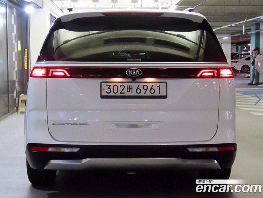 Kia Carnival 9-Seater Noblesse