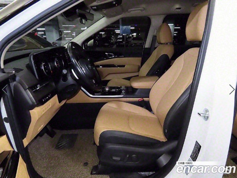 Kia Carnival 9-Seater Noblesse