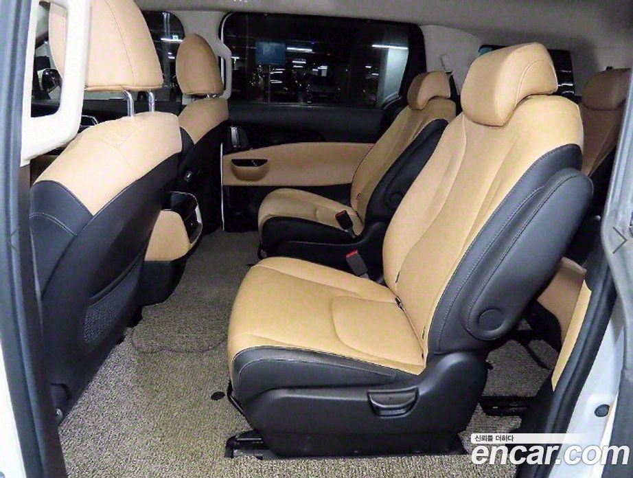 Kia Carnival 9-Seater Noblesse