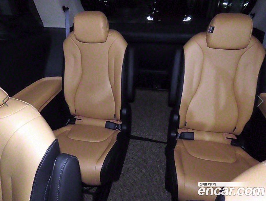 Kia Carnival 9-Seater Noblesse