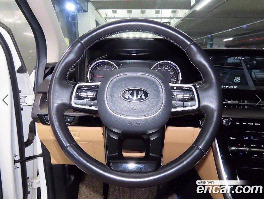 Kia Carnival 9-Seater Noblesse