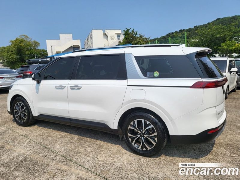 Kia Carnival 9-Seater Prestige