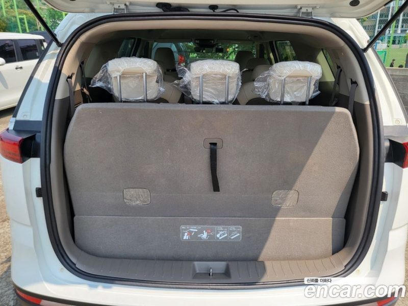 Kia Carnival 9-Seater Prestige