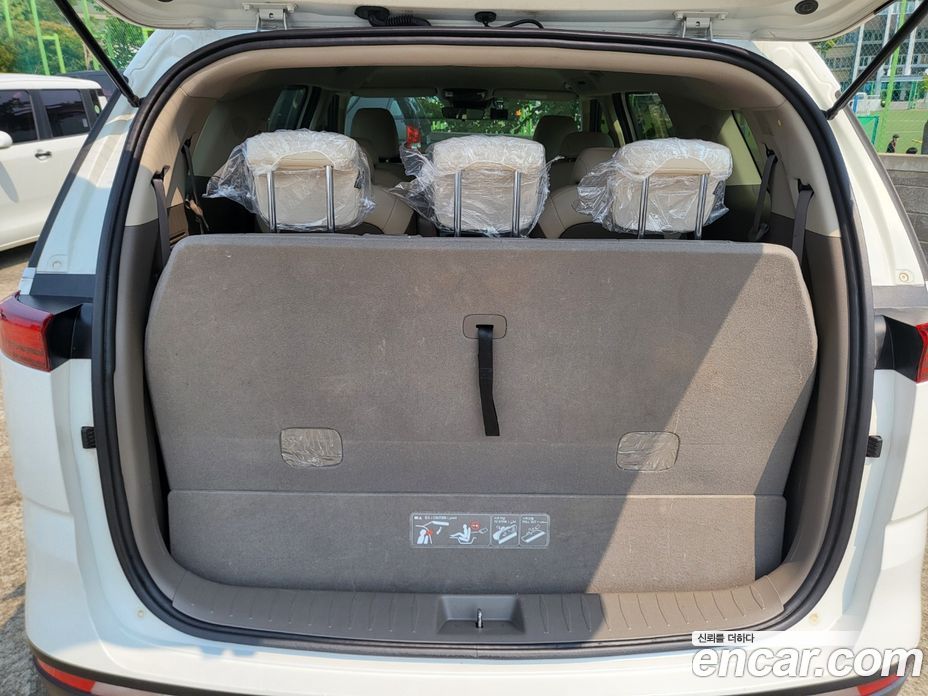 Kia Carnival 9-Seater Prestige