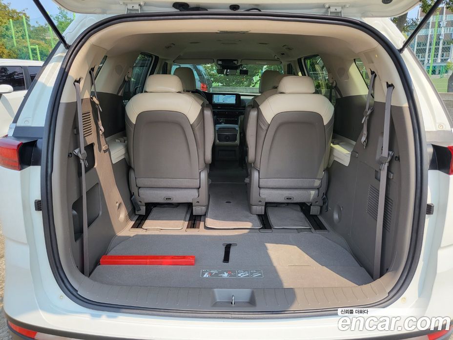 Kia Carnival 9-Seater Prestige