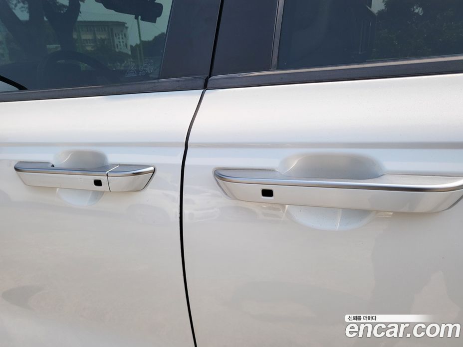 Kia Carnival 9-Seater Prestige