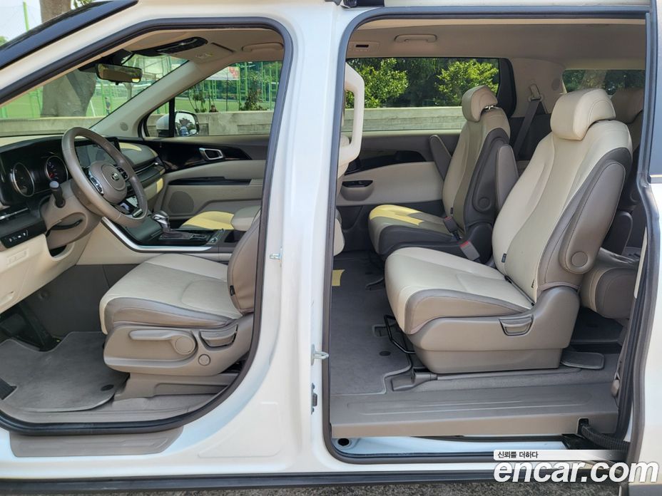 Kia Carnival 9-Seater Prestige
