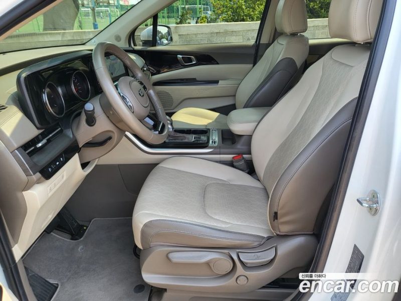 Kia Carnival 9-Seater Prestige