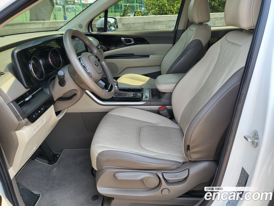 Kia Carnival 9-Seater Prestige