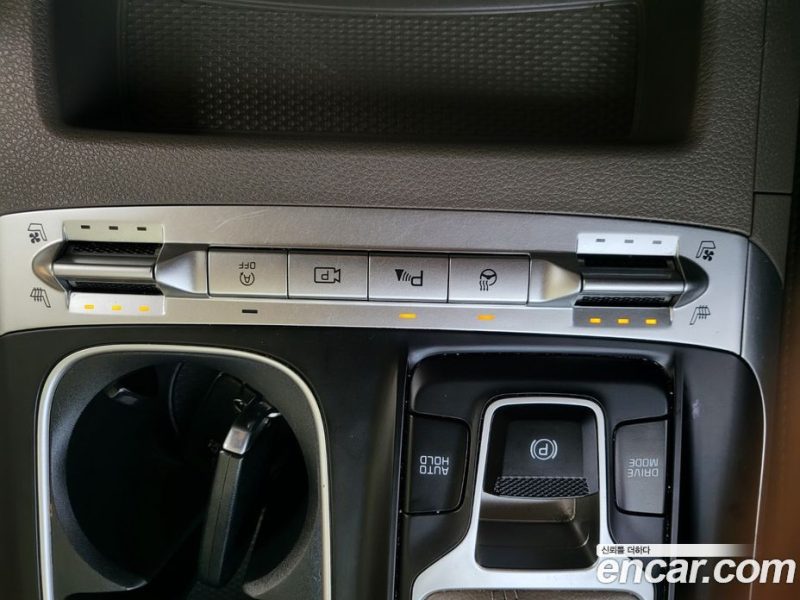 Kia Carnival 9-Seater Prestige