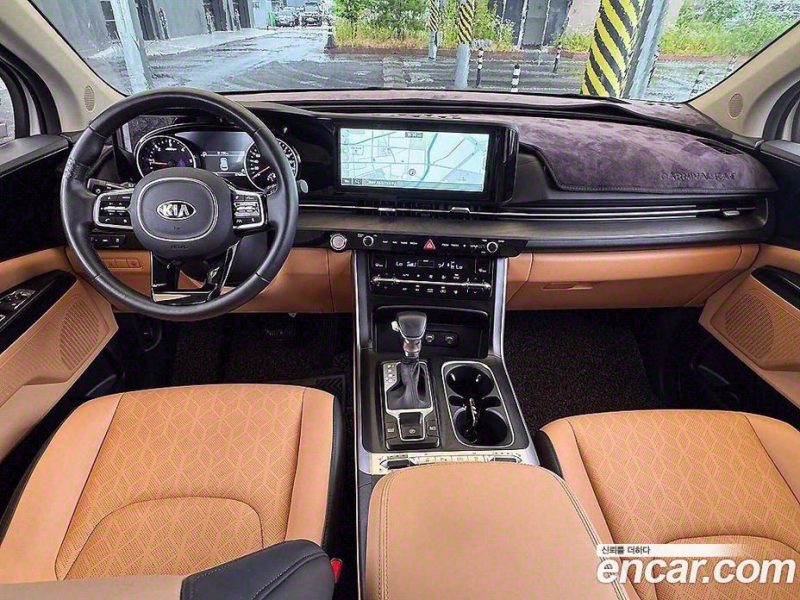 Kia Carnival 9-Seater Prestige