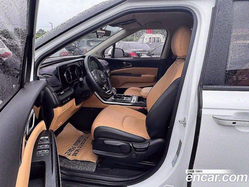Kia Carnival 9-Seater Prestige