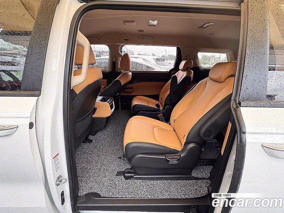 Kia Carnival 9-Seater Prestige