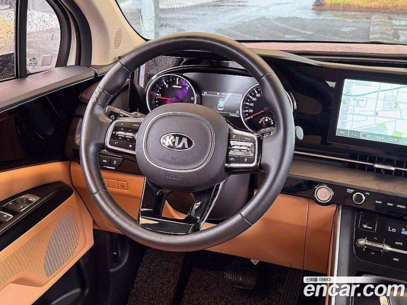 Kia Carnival 9-Seater Prestige