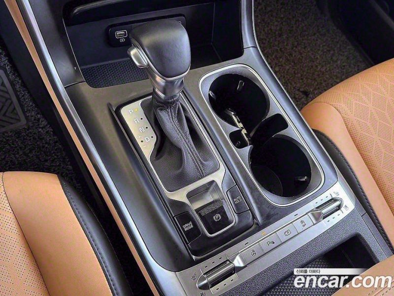 Kia Carnival 9-Seater Prestige