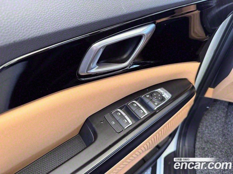 Kia Carnival 9-Seater Prestige