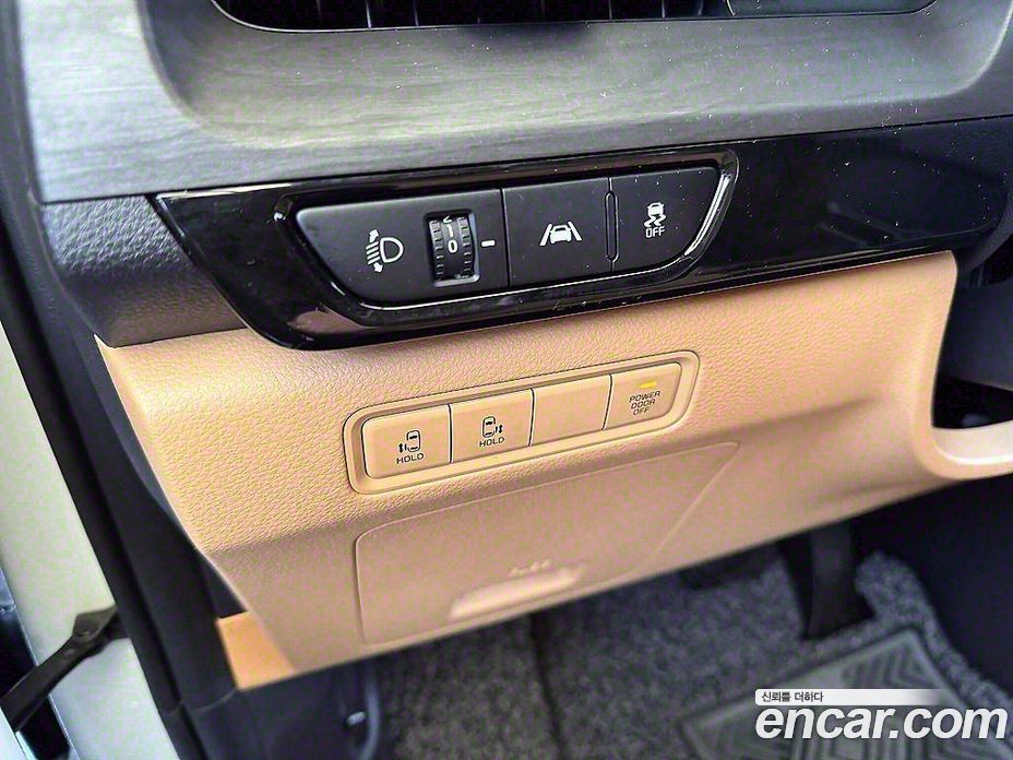 Kia Carnival 9-Seater Prestige