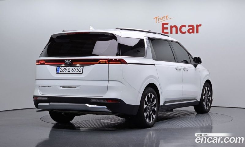 Kia Carnival 9-Seater Signature