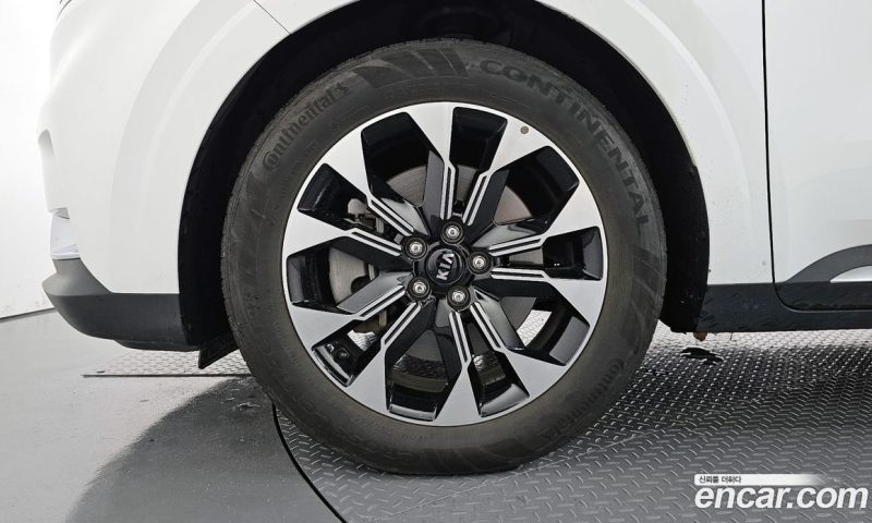 Kia Carnival 9-Seater Signature