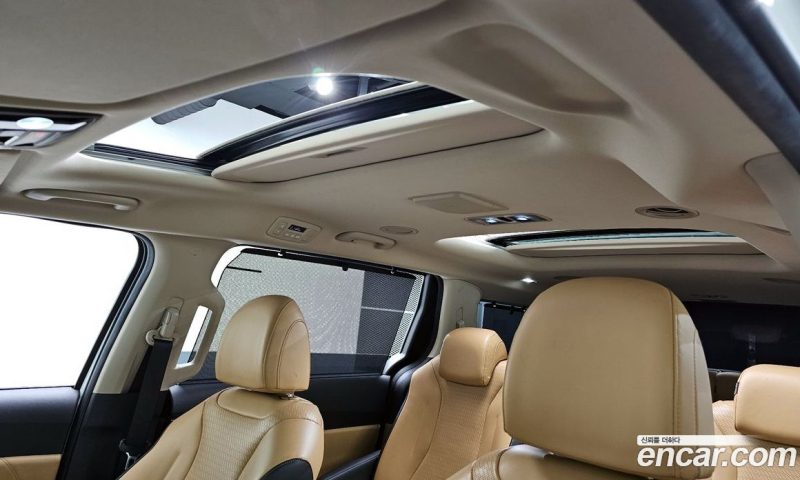 Kia Carnival 9-Seater Signature