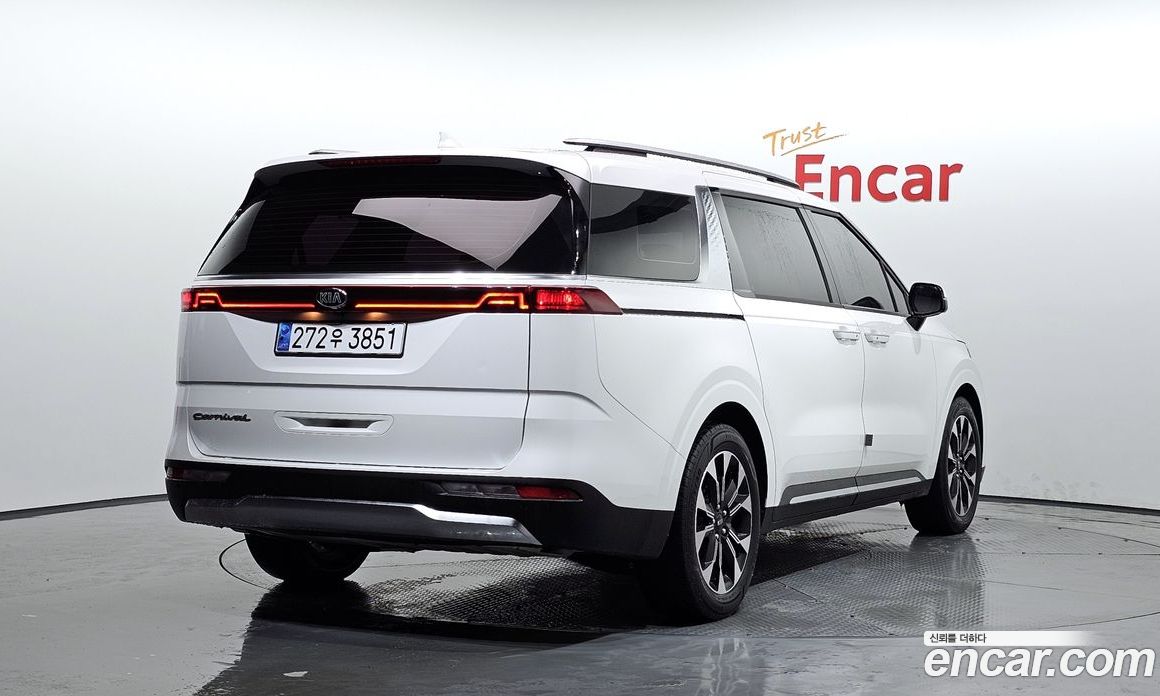 Kia Carnival 9-Seater Noblesse