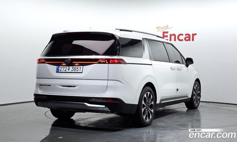 Kia Carnival 9-Seater Noblesse