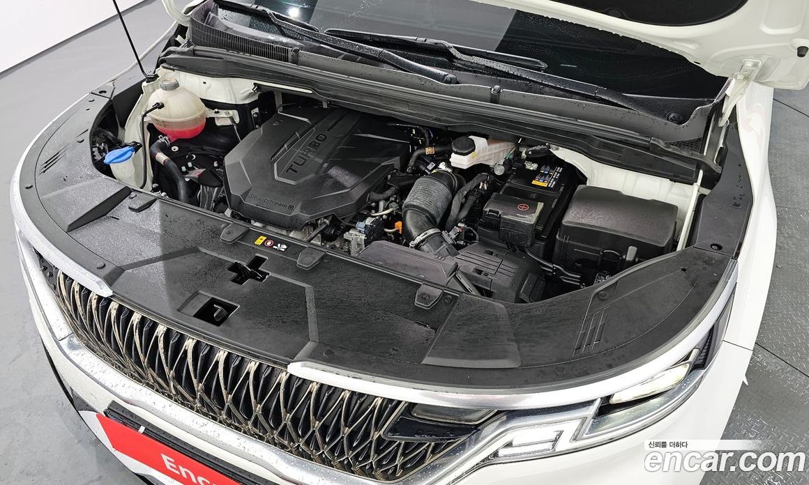 Kia Carnival 9-Seater Noblesse