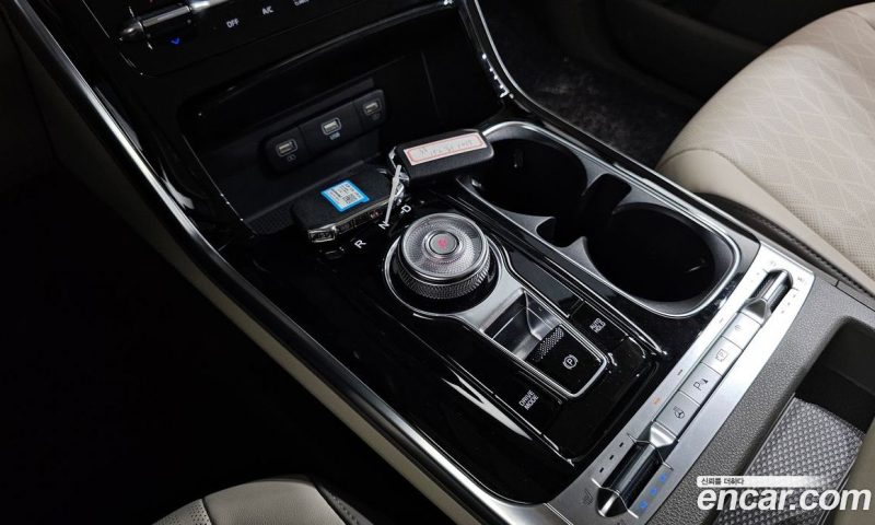 Kia Carnival 9-Seater Noblesse