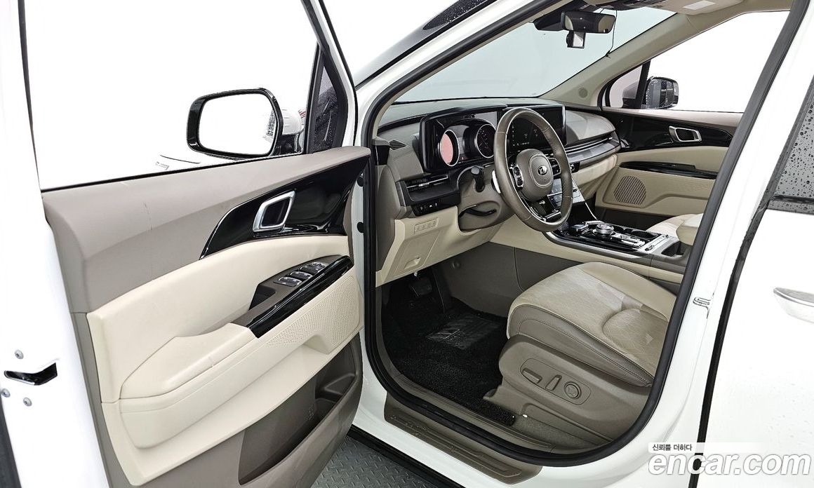Kia Carnival 9-Seater Noblesse