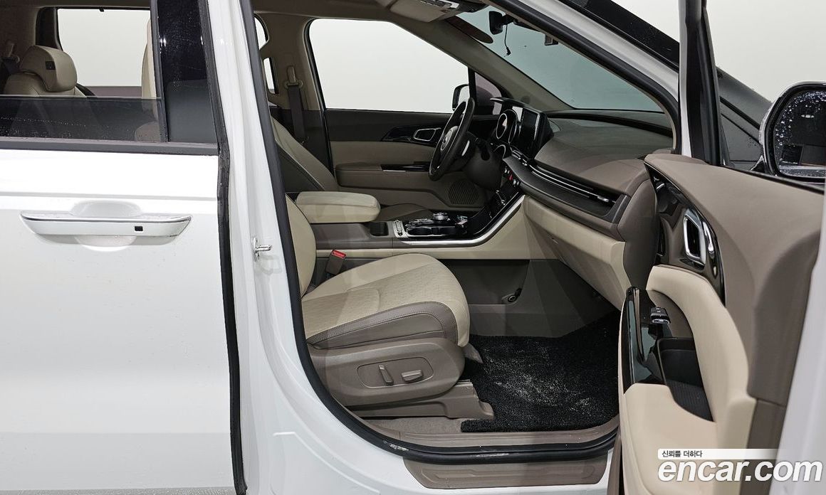 Kia Carnival 9-Seater Noblesse