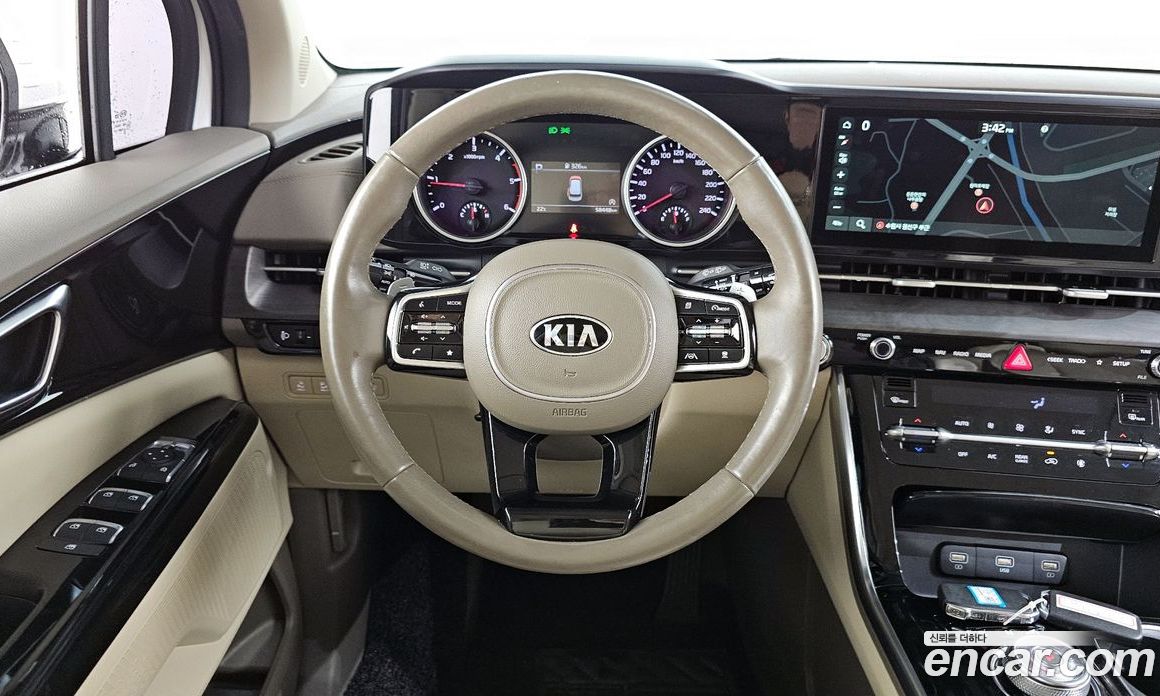 Kia Carnival 9-Seater Noblesse