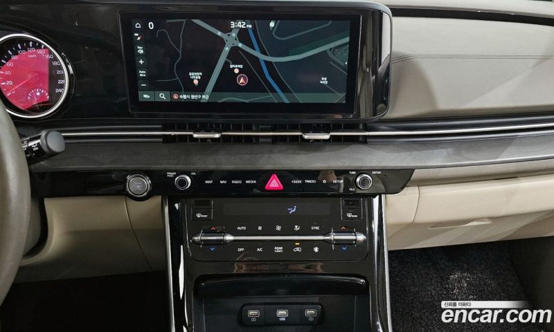 Kia Carnival 9-Seater Noblesse