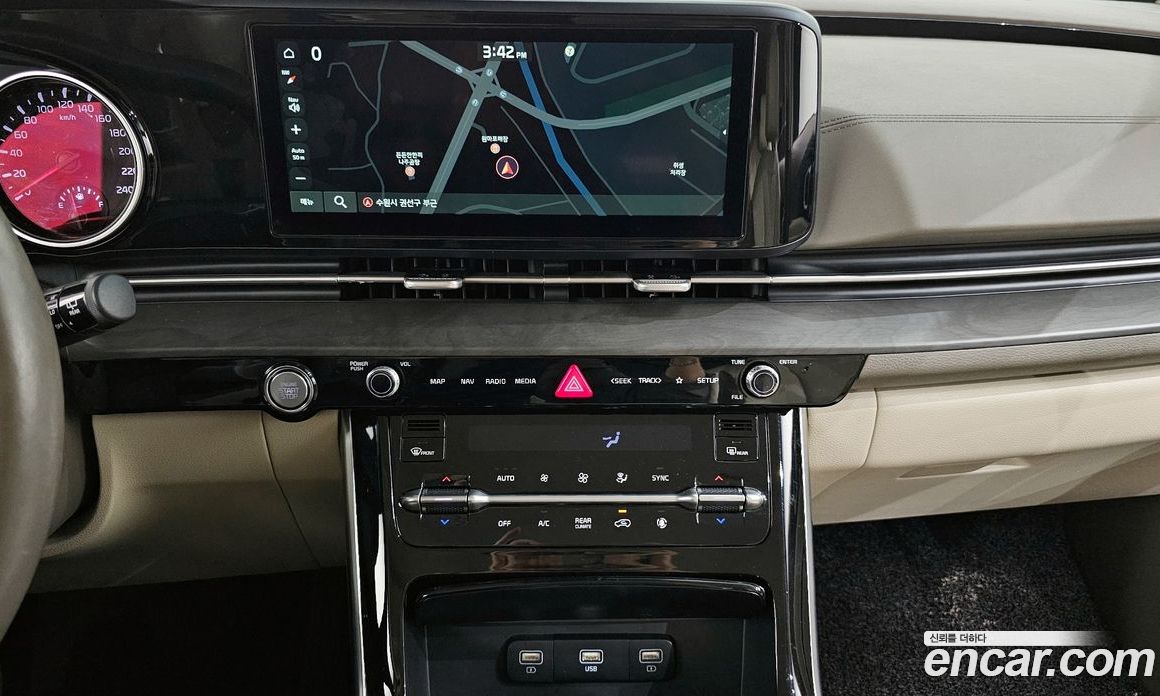 Kia Carnival 9-Seater Noblesse