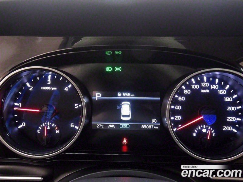 Kia Carnival 9-Seater Prestige