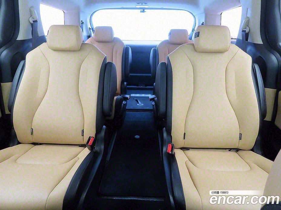 Kia Carnival 9-Seater Prestige