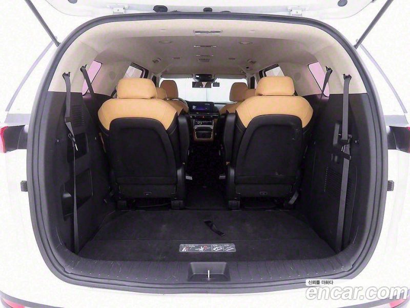 Kia Carnival 9-Seater Prestige